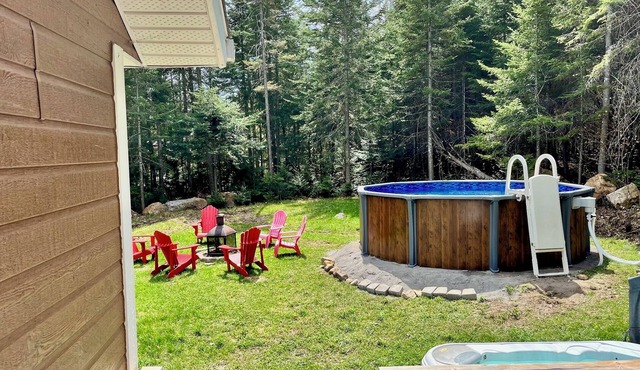 Chalet Lunae -Pool - Spa -Wooded Area - Easy Access to Outdoor Activities