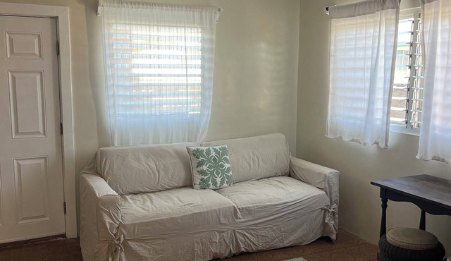 Charming 1 bdr in LAIE Private yard and entrance! 5 minute walk to Hukilau beach