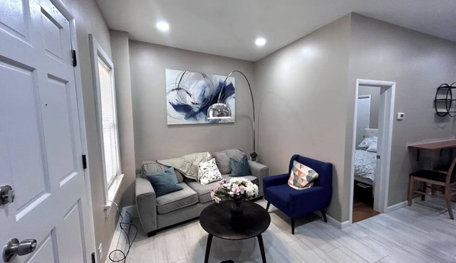 Charming 2-bedroom apartment with AC, WiFi in superb Poughkeepsie