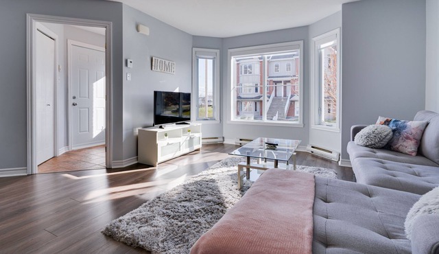 Charming 2BDR APT Close to DT MTL with FREE PARKING - All Inclusive Monthly Stay