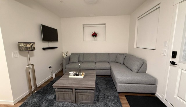 Charming Basement Suite in Maple