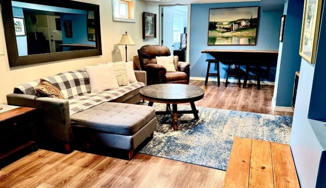 CHARMING BASEMENT APARTMENT MINUTES FROM DOWNTOWN, LITTLE LAKE, AND AMENITIES
