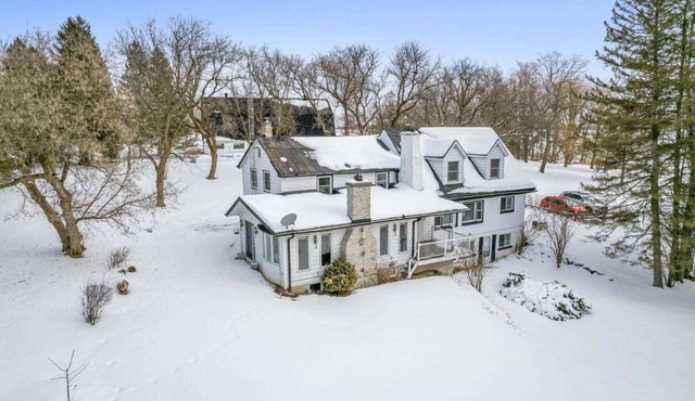Charming Farmhouse With Open Space