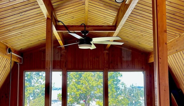 Charming Pet-Friendly Cabin with Sunset Views Over Birch Bay