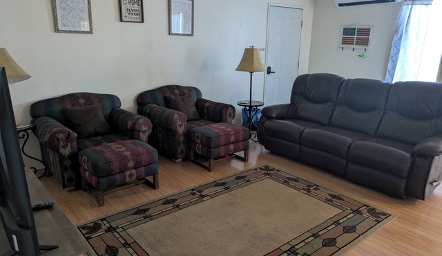 Charming,Quiet,spacious 3-bedroom duplex minutes to all the Events in Pendleton in Pendleton