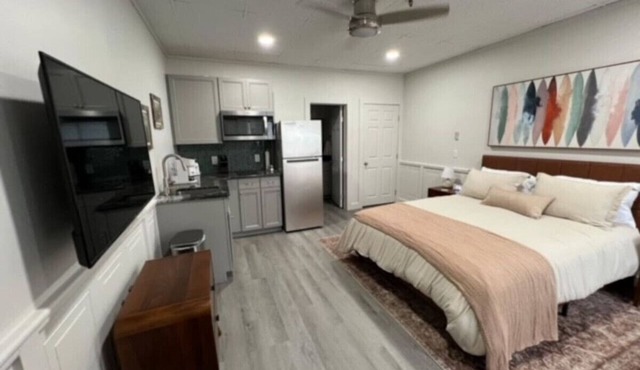 Charming Studio Apartment - Cozy & Convenient!