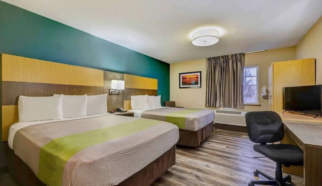 Clean & Comfy Studio w/Kitchenette & Free Parking | Oak Park Mall - 2.4 miles in Johnson County