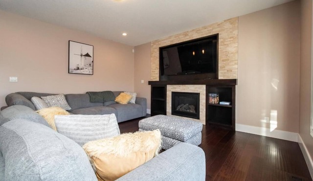 Come and enjoy this exquisite home 7 minutes away from the center of ST.Albert