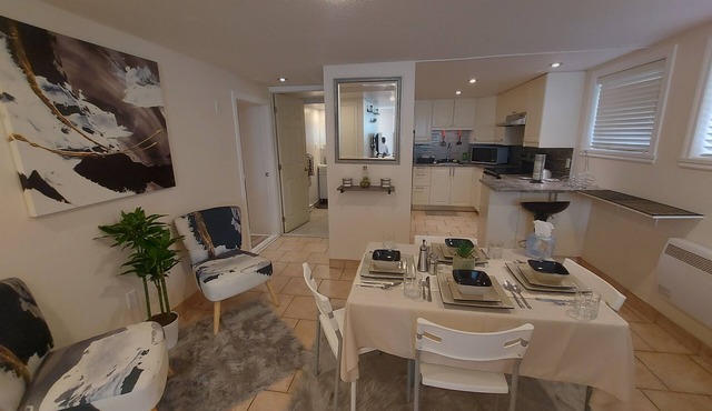 Comfortable apartment, half basement and 3 min walk from Concorde metro station