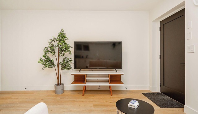 Cozy & Spacious 2BR Guest Suite, Near Vancouver