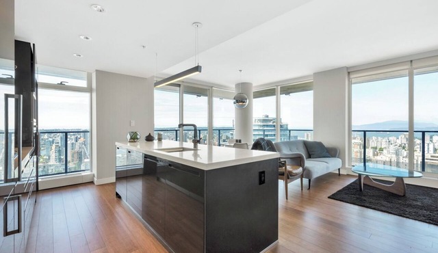 D42 - Amazing, Exceptional Corner Unit At Telus Garden