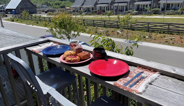 Deck View + Sunset, Steps to Town & Parks, Games in Pacific Beach