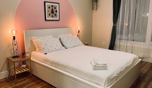 Downtown Oasis with a Balcony, Family-Friendly, WiFi
