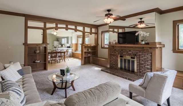 Expansive 3Bed 2Bath Apt in Heart of Des Moines