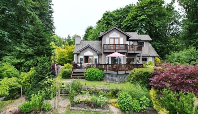 Expansive Breathtaking Waterview home