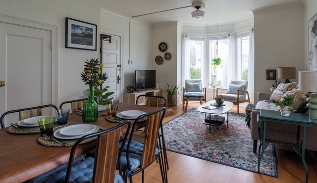 Major international sporting event 2 bedroom home, loft, 1 bath. Sleeps 5, close to stadiums!