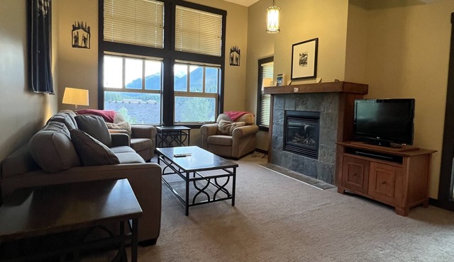 FLAGSHIP PANORAMA CONDO 2 bed 2 bath ski in/out Upper Village clean fee INC