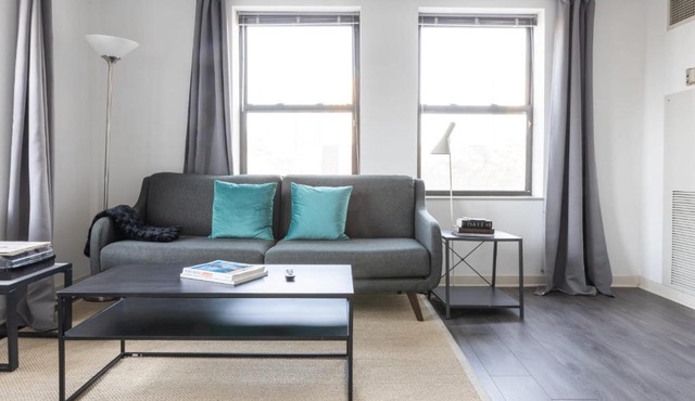 FRONTDESK Comfy 2 BR Apt by Hyde Park Art Center