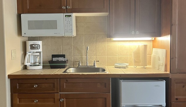Full kitchen Suite, Two Bedrooms, 4 beds- You can see the slopes from the suite!