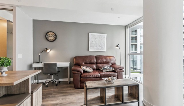 Fully-Equipped 1-BR Condo in DT Toronto