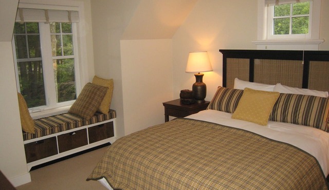 Fully equipped cottage on Lake Joseph at Rocky Crest, Lakeside development.