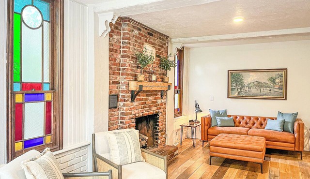 Graceful historic estate in south-east Springfield-stained glass, upper veranda