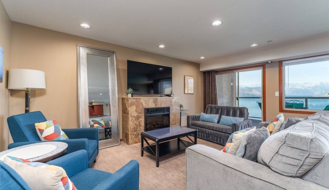 Grandview 532 Executive Waterfront condo