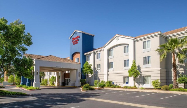 Hampton Inn & Suites Redding