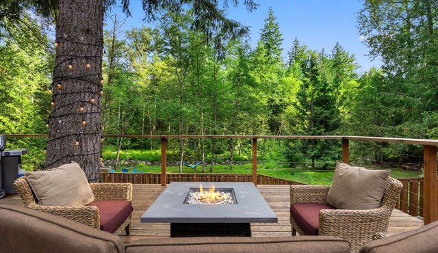 Howard's Hideaway Riverfront Pet Friendly Cabin