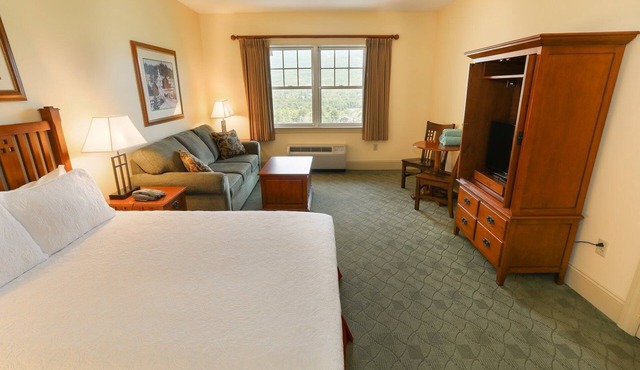Hunter Mountain 2BR | Fireplace & Jacuzzi