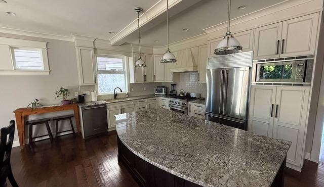 Ideal home for visiting White Rock & Greater Vancouver region