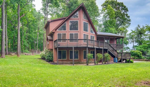 Jacuzzi Gym Deck + Near VA Wineries
