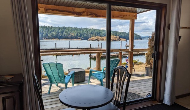 Jade Resort-Oceanfront Suites in Gowlland Harbour