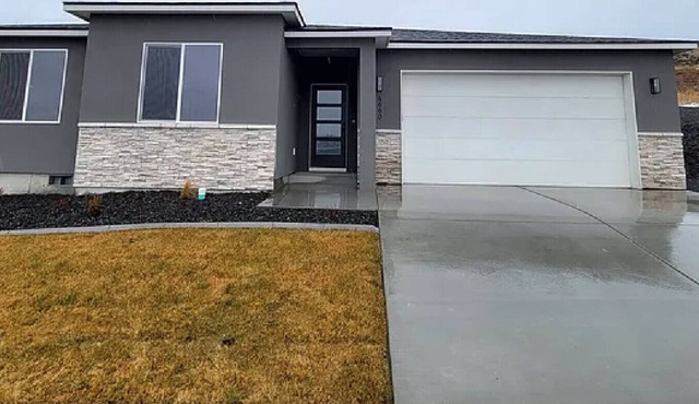 King Bed, Large Kitchen, Yard & Garage 6660