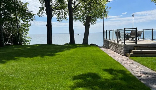 Lake Simcoe Water Front Cottage