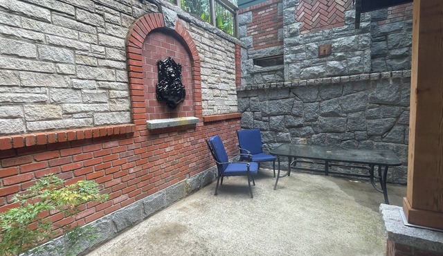 Lakeside Lodging. Charming mountain getaway 1-bed studio apt for leisure or work