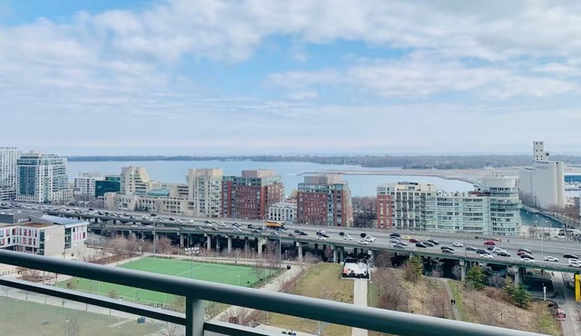 Lakeview 2B2B Modern Condo/FreeParking