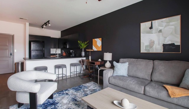 Landing | Chic 1BD, Courtyard