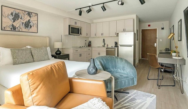 Landing | Incredible Studio, Gym, Pool