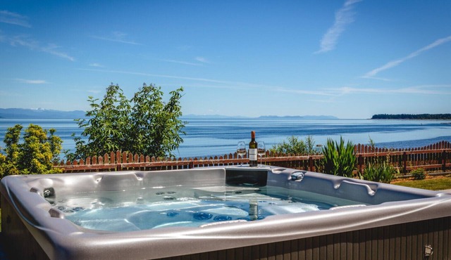 Large Oceanfront House with Hot Tub! in Campbell River