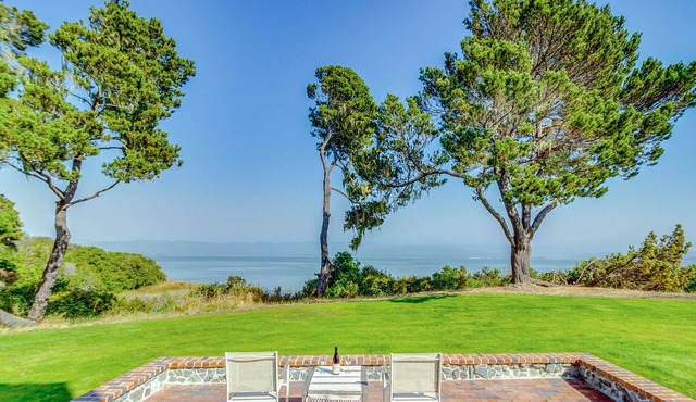 Large, waterfront, Manila Cove home w/a covered deck, BBQ, & bay views