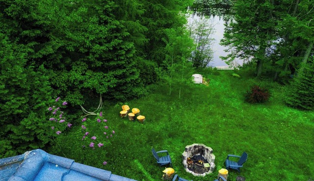 Le Chalet Blanc, lakefront with jacuzzi
