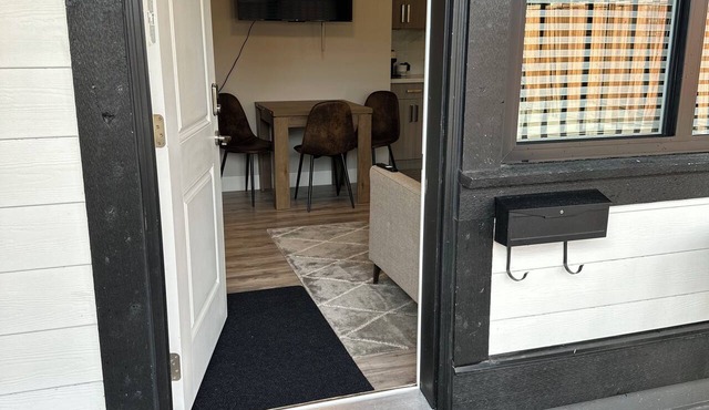 Luxe Boho Bsmt 2 bedroom in Maple Ridge