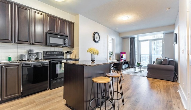 Luxurious 2BR-2Bath Condo in Mississauga SquareOne