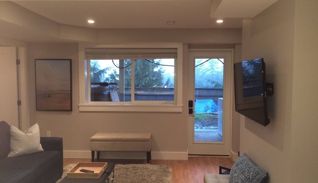 Luxurious, Executive, Quiet, Bright Private Garden Suite