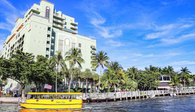 Micro Queen | Riverside Hotel | Las Olas Blvd, New River, Walkable Hub