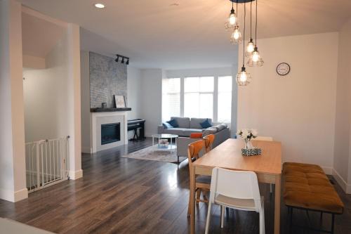 Modern 3 bedroom duplex home in Langley