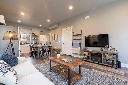 Modern abode in Central Missoula!