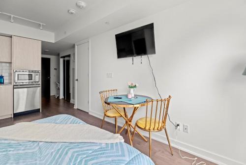 Modern Studio Condo Yonge Street Downtown Toronto