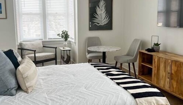 Modern Studio in heart of town.